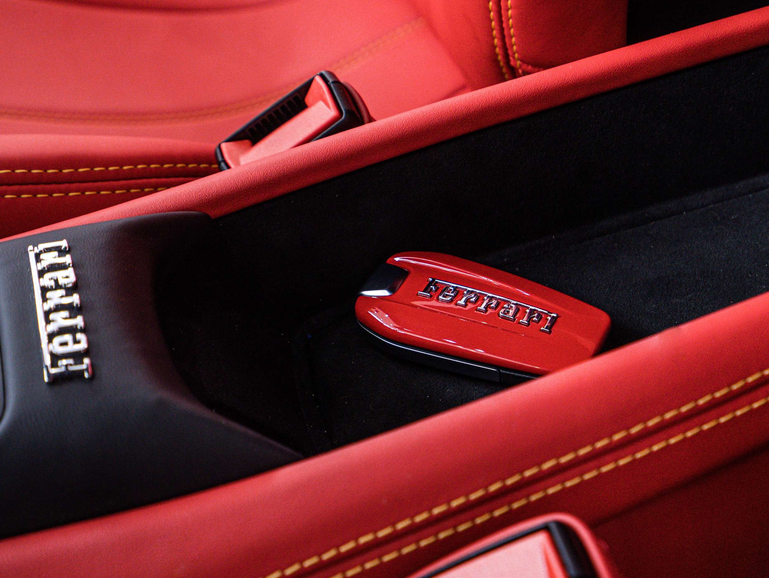中规法拉利 F8 红色/红色 2020款 Spider 3.9T V8