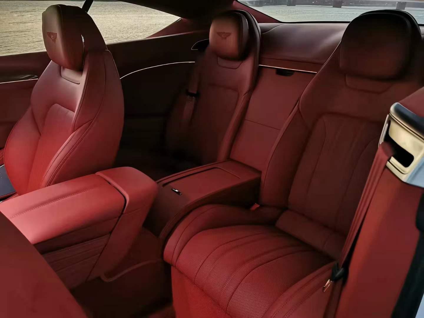 宾利 欧陆GT 白色/热刺红 2020款 4.0T 欧规版