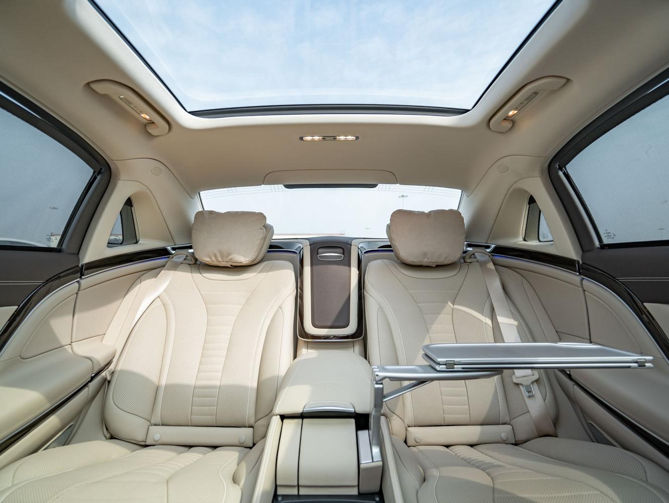 奔驰 迈巴赫S级 S560 黑色/米色 2021款 4.0T 欧规版
