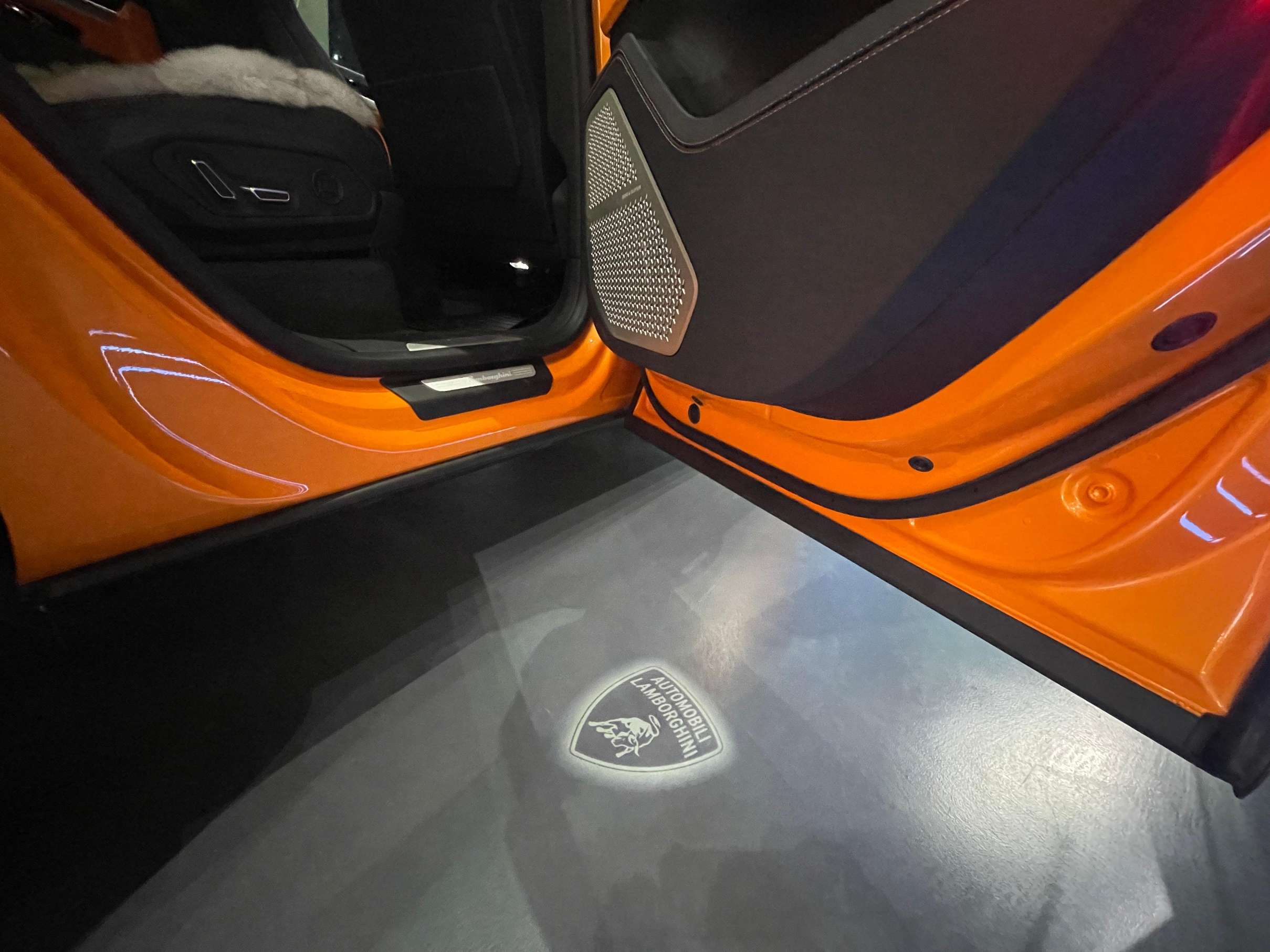 兰博基尼 Urus 橙色/橙色 2021款 4.0T V8