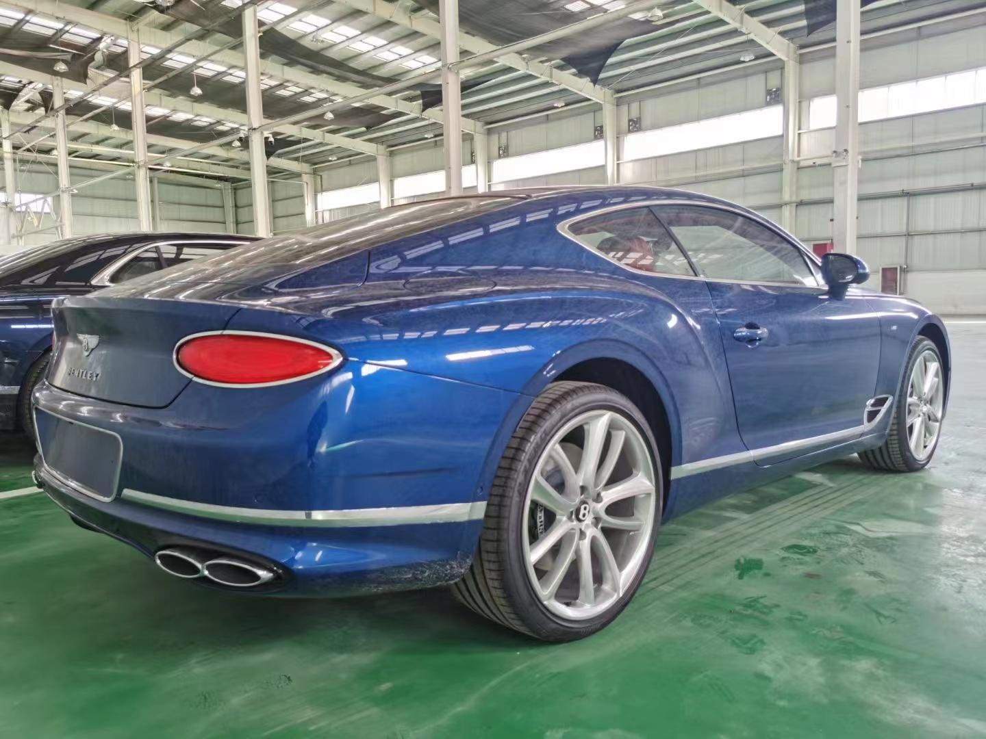 宾利 欧陆GT 亮片蓝/热刺红 2022款 4.0T 欧规版