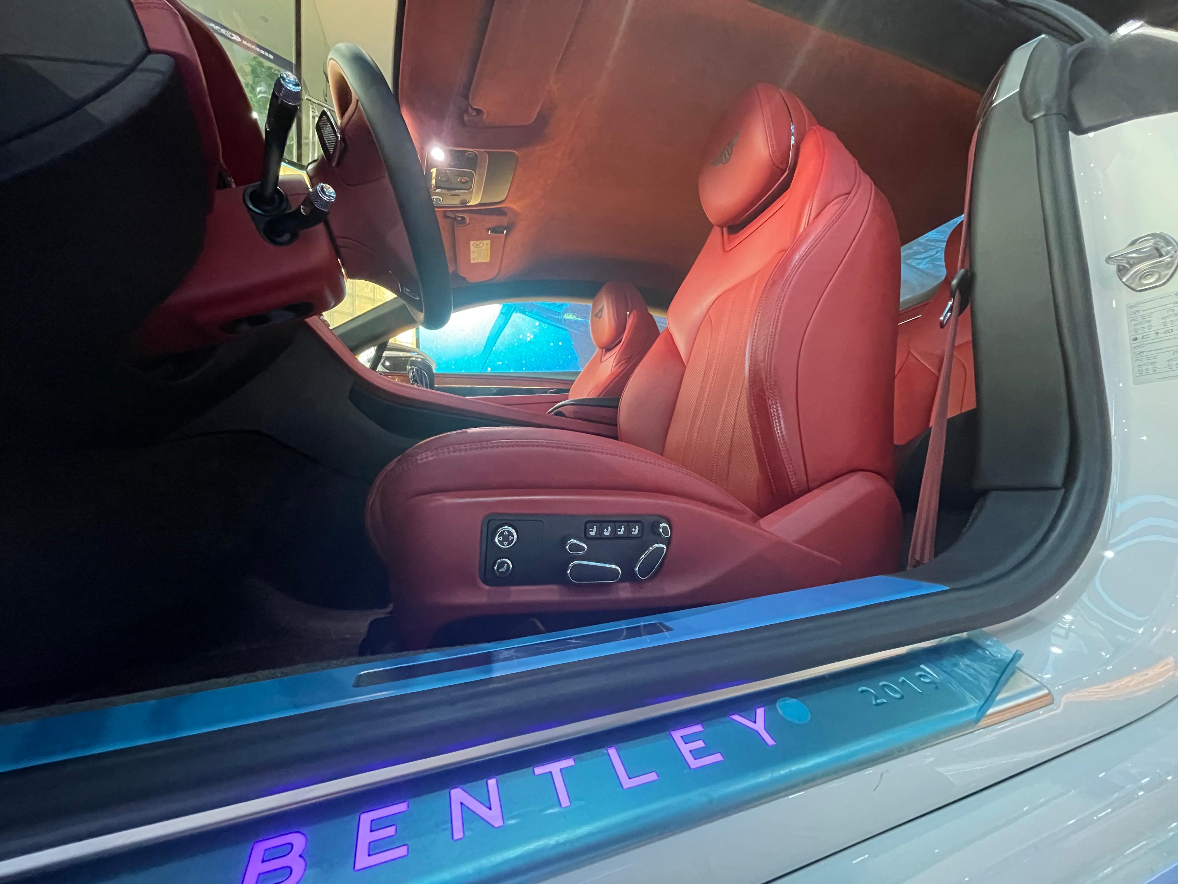 二手宾利 欧陆GT 白色/红色 2018款 6.0T GT W12