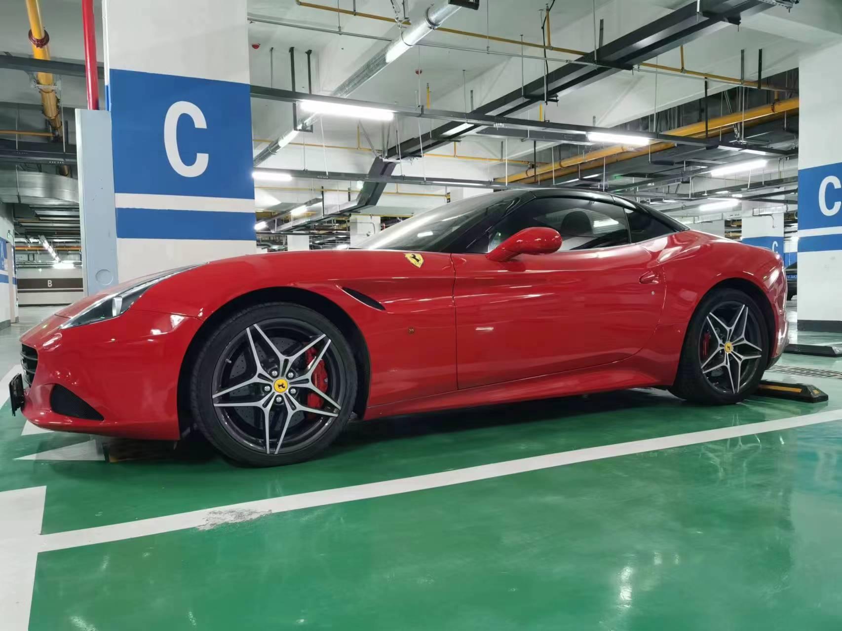 二手法拉利 California T 红色/黑色 2015款 3.9T 标准型