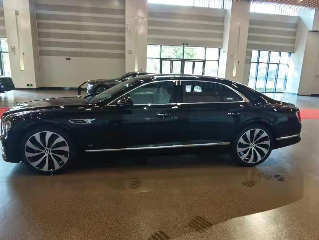 进口宾利 飞驰 宝石黑/马鞍棕 2021款 4.0T V8 标准版