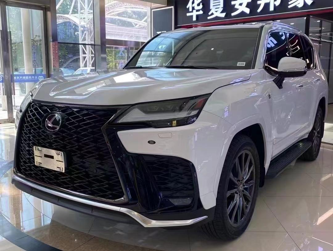 雷克萨斯 LX600 白色/红色 2022款 LX600 运动版
