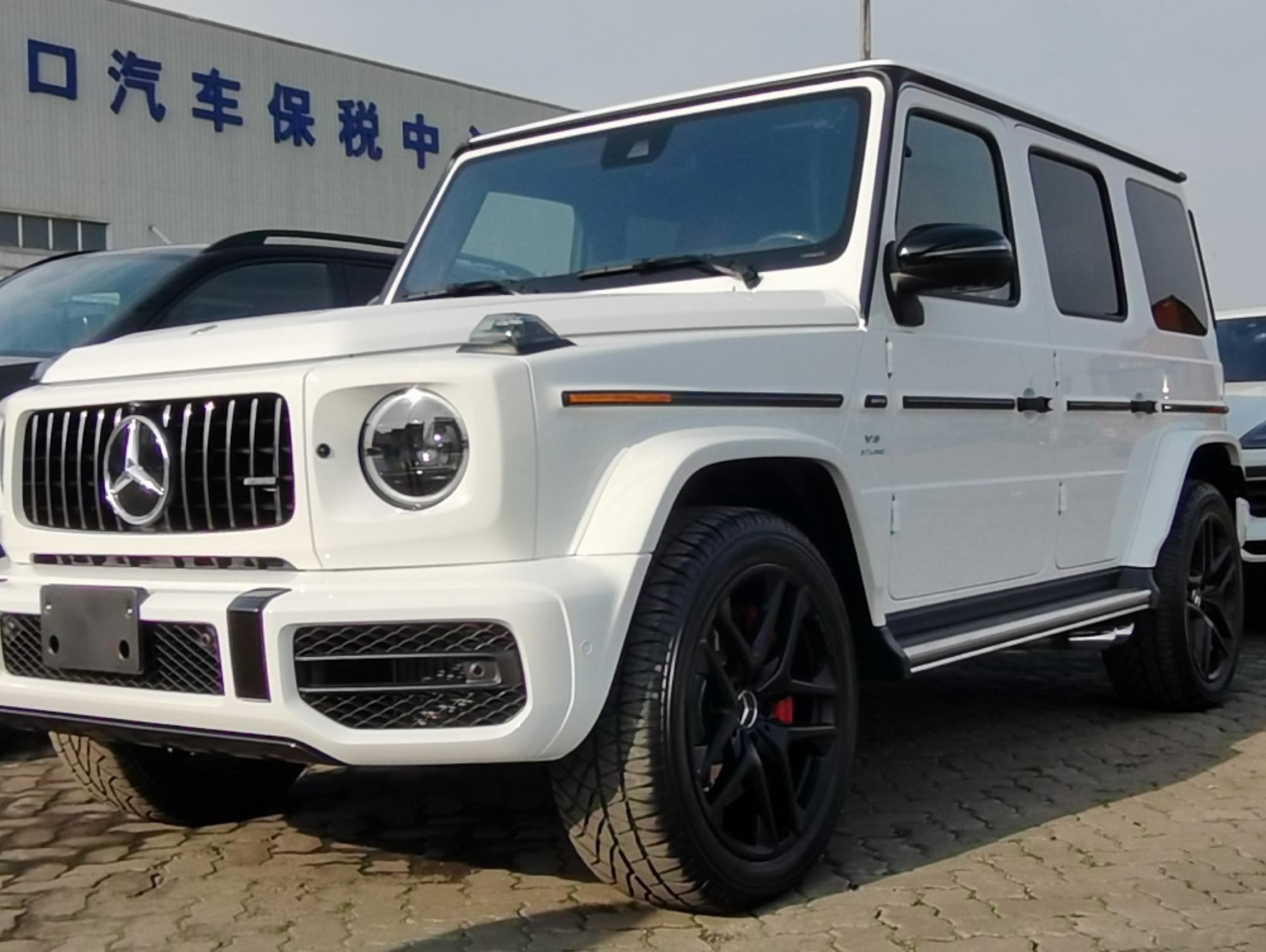 奔驰 奔驰G级AMG 白色/红色 G63 2021款 4.0T 加规版