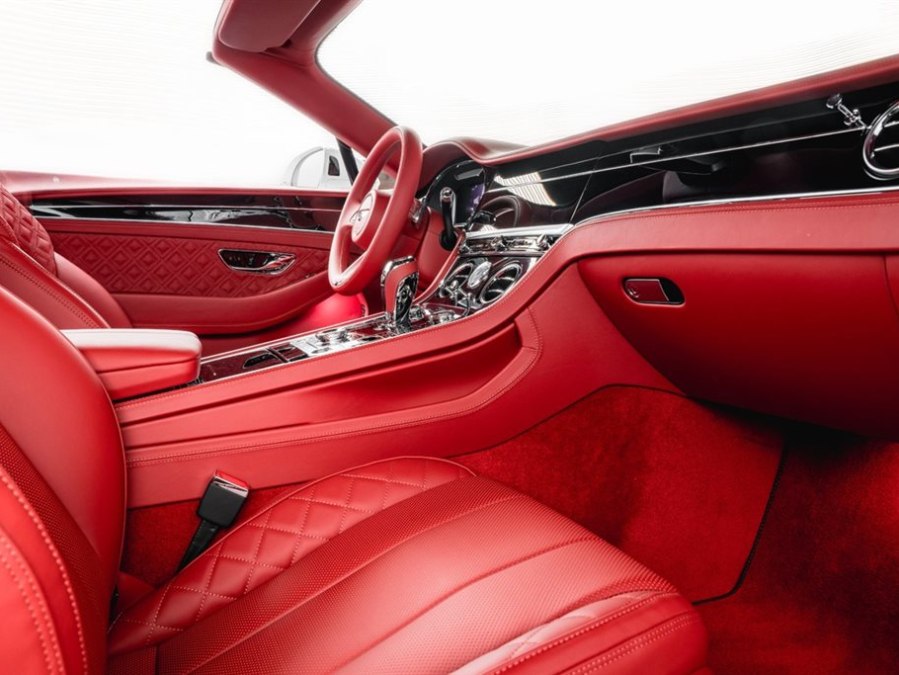 宾利 欧陆 白色/红色 2020款 4.0T GT V8 敞篷版