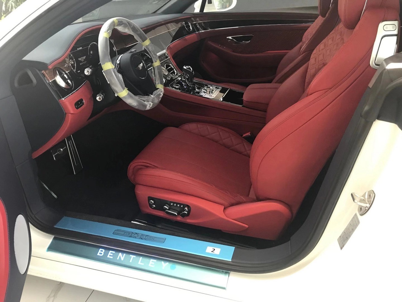 宾利 欧陆 白色/红色 2020款 4.0T GT V8