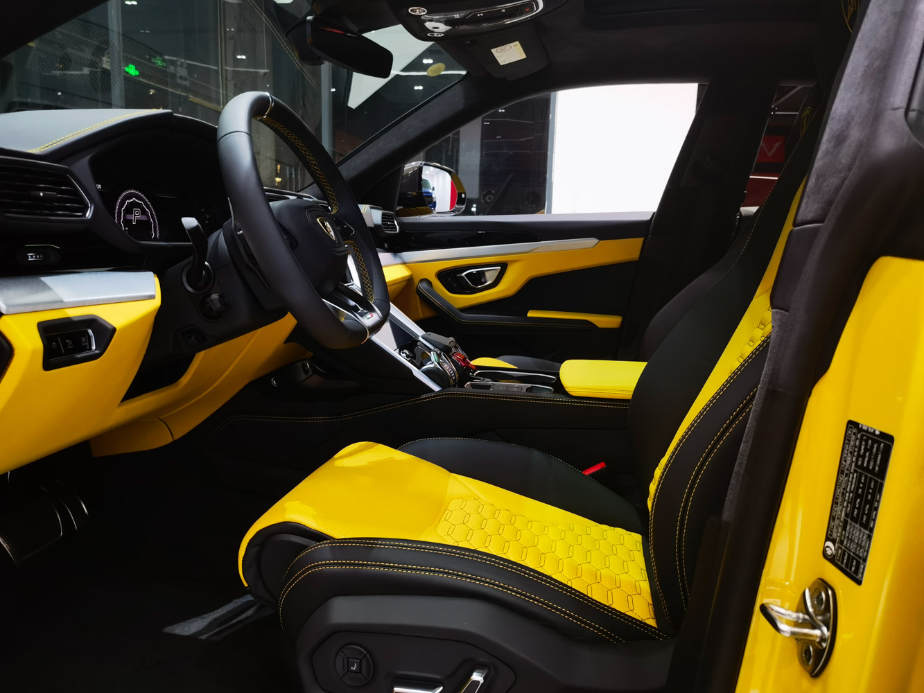 兰博基尼 Urus 黄色/黄色 2021款 4.0T V8