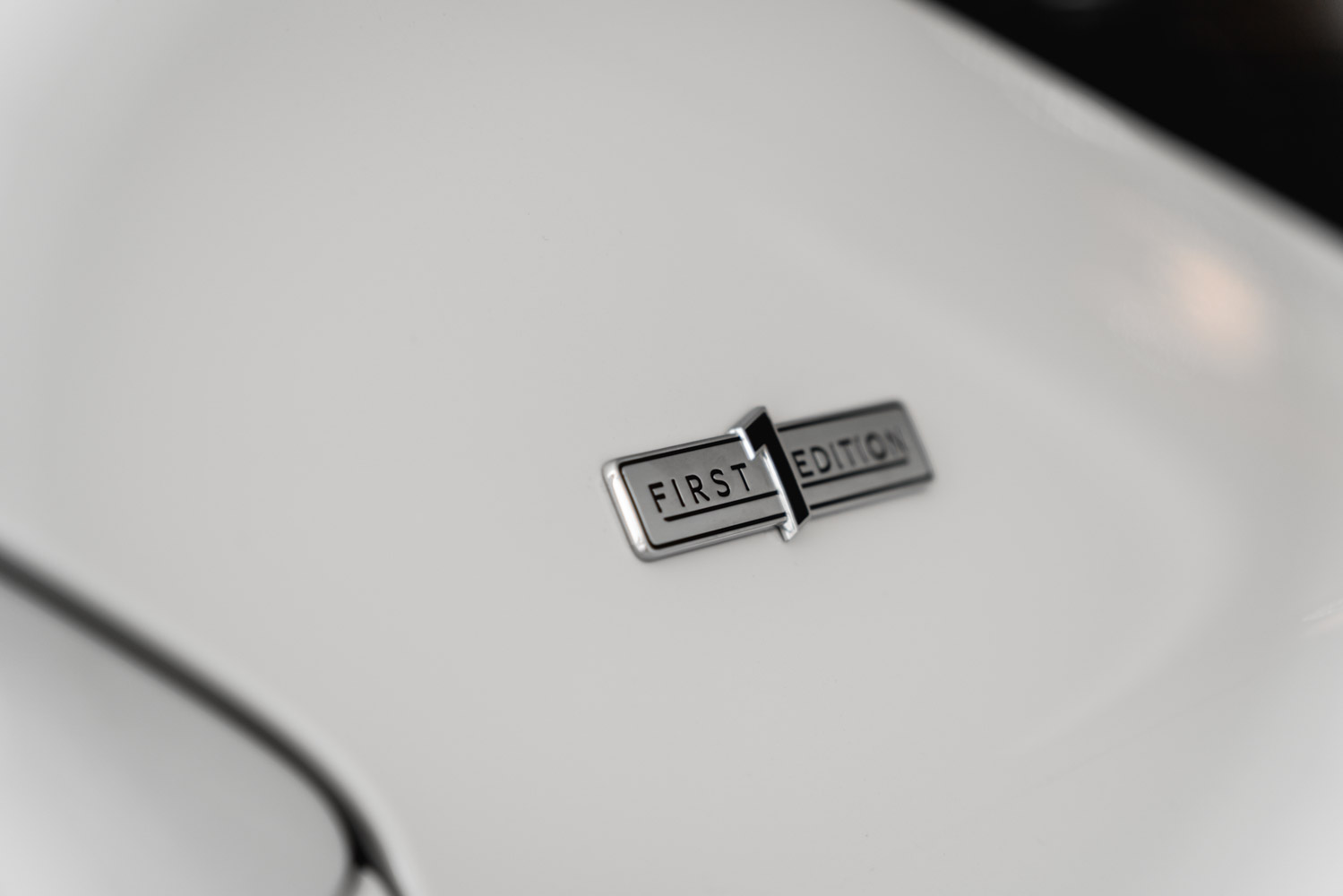 宾利 飞驰 白色/红色 2021款 4.0T V8 首发限量版