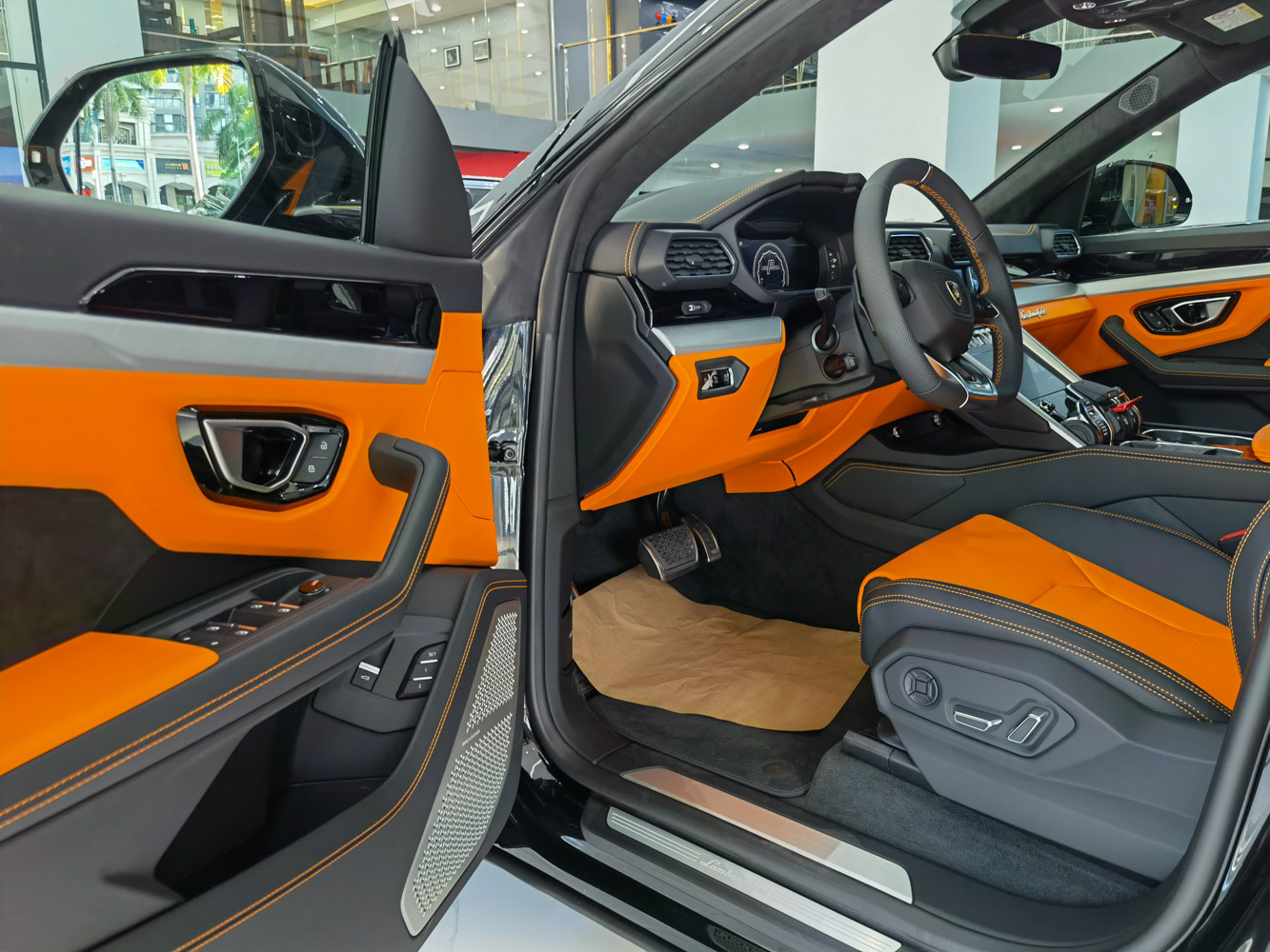 兰博基尼 Urus 黑色/橙色 2021款 4.0T V8