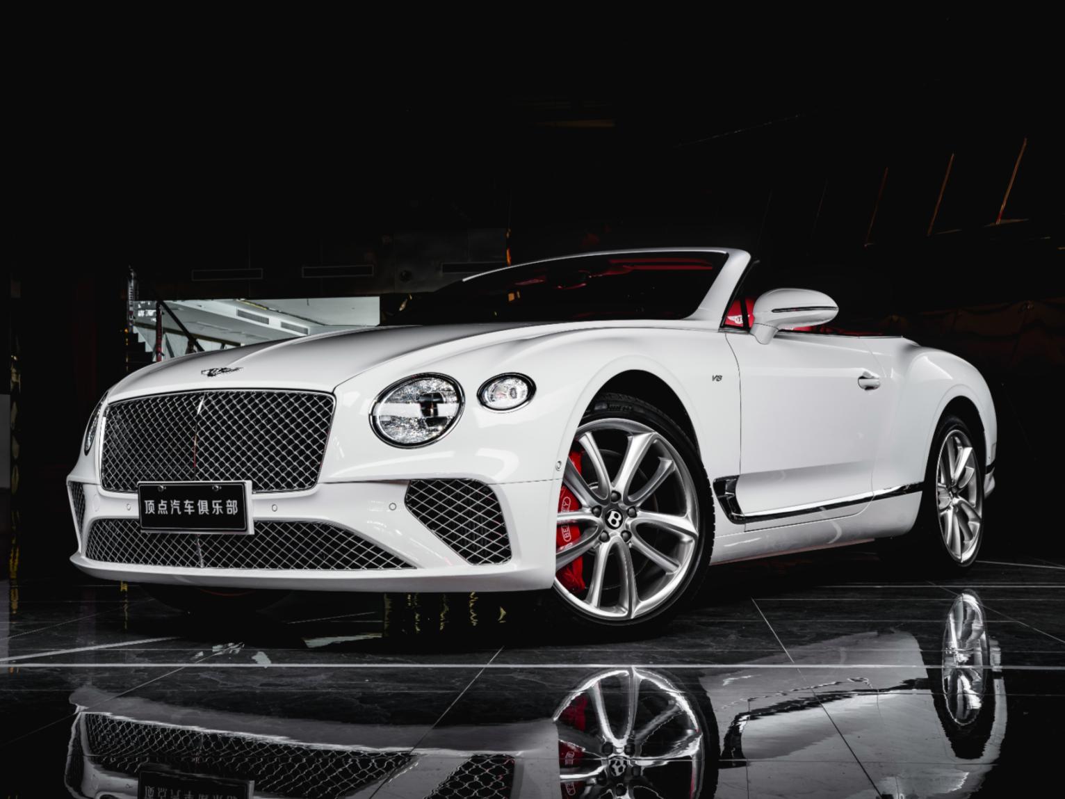宾利 欧陆 白色/红色 2020款 4.0T GT V8 敞篷版