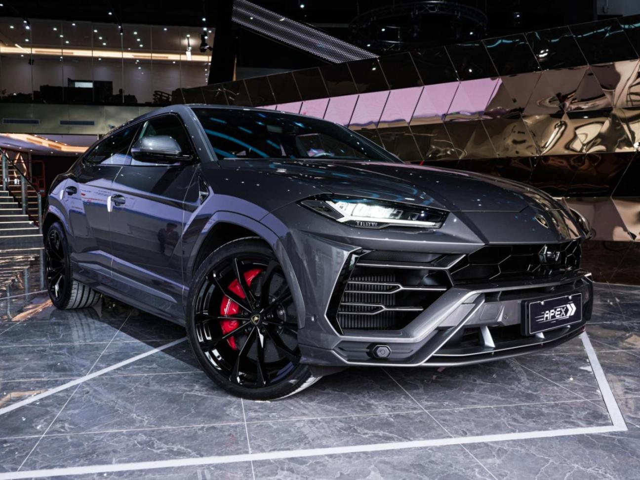 兰博基尼 Urus 灰色/红色 2021款 4.0T V8