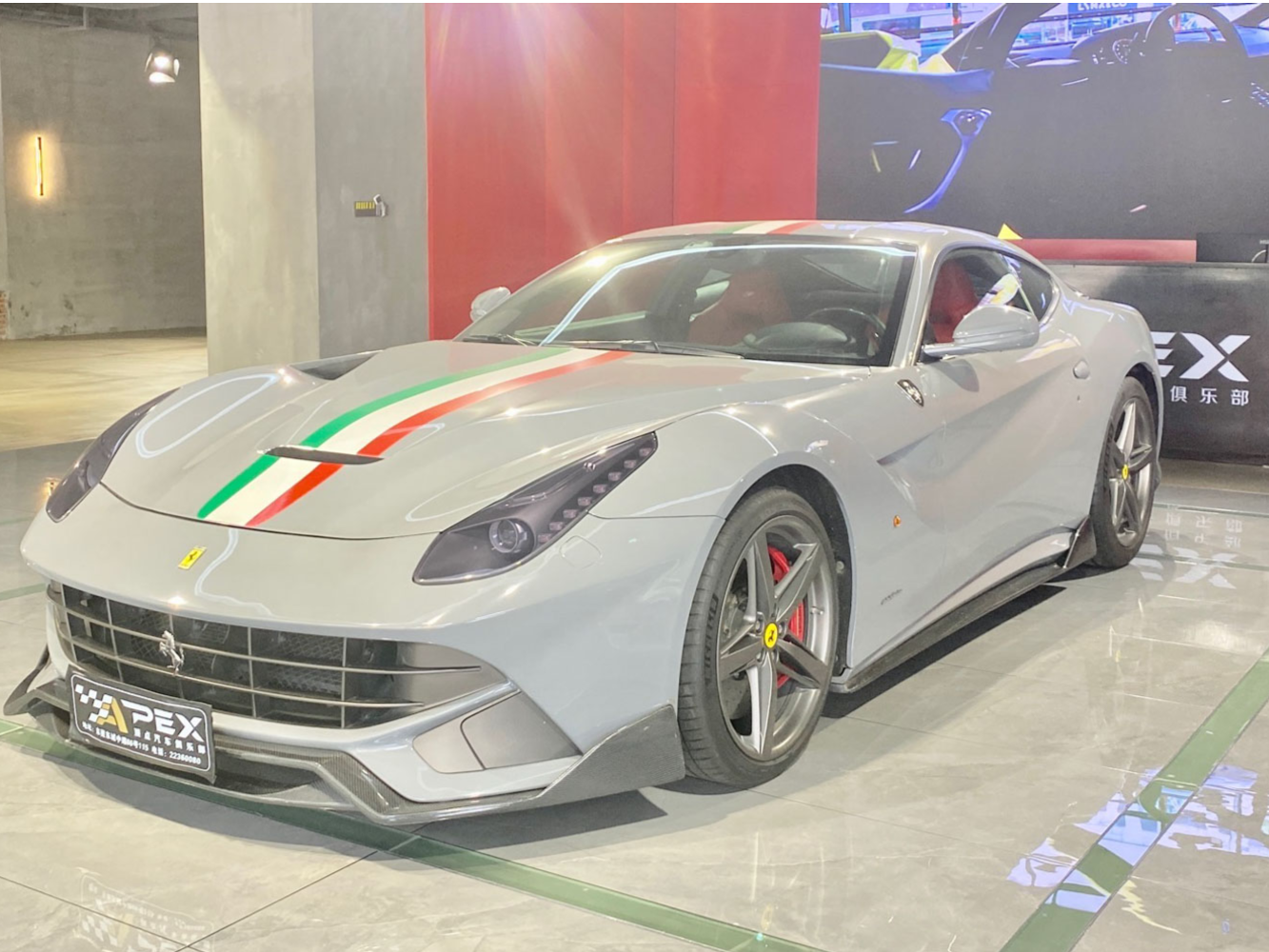 二手法拉利 F12berlinetta 白色/红色 2013款 6.3L 标准型