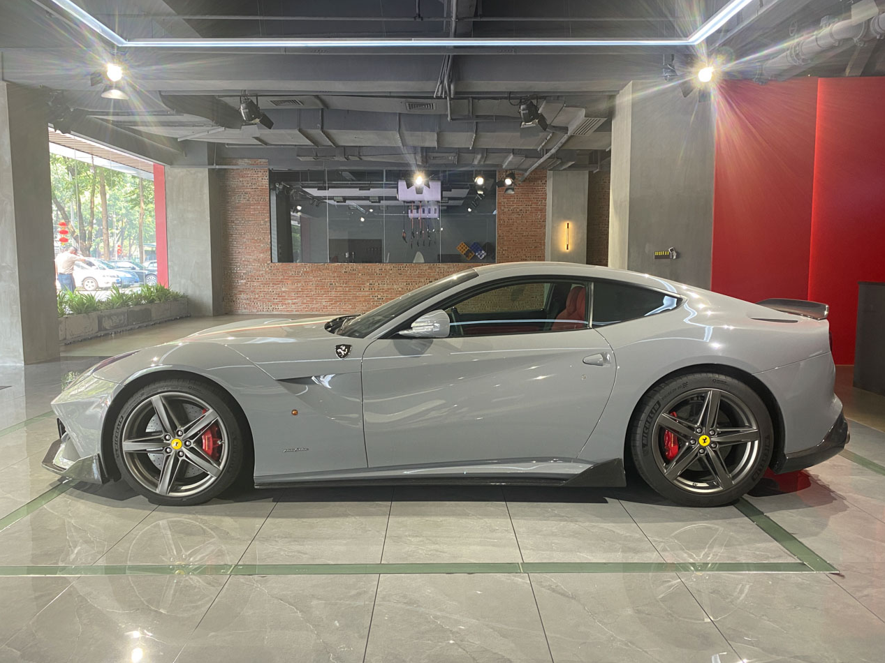 二手法拉利 F12berlinetta 白色/红色 2013款 6.3L 标准型