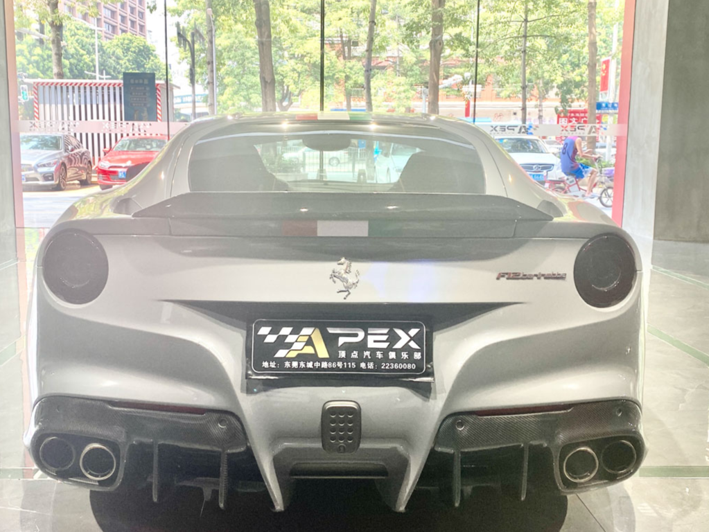 二手法拉利 F12berlinetta 白色/红色 2013款 6.3L 标准型