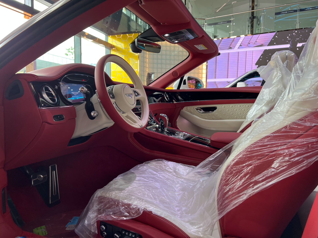 宾利 欧陆GT 白色/红色 2020款 4.0T GT V8 敞篷版