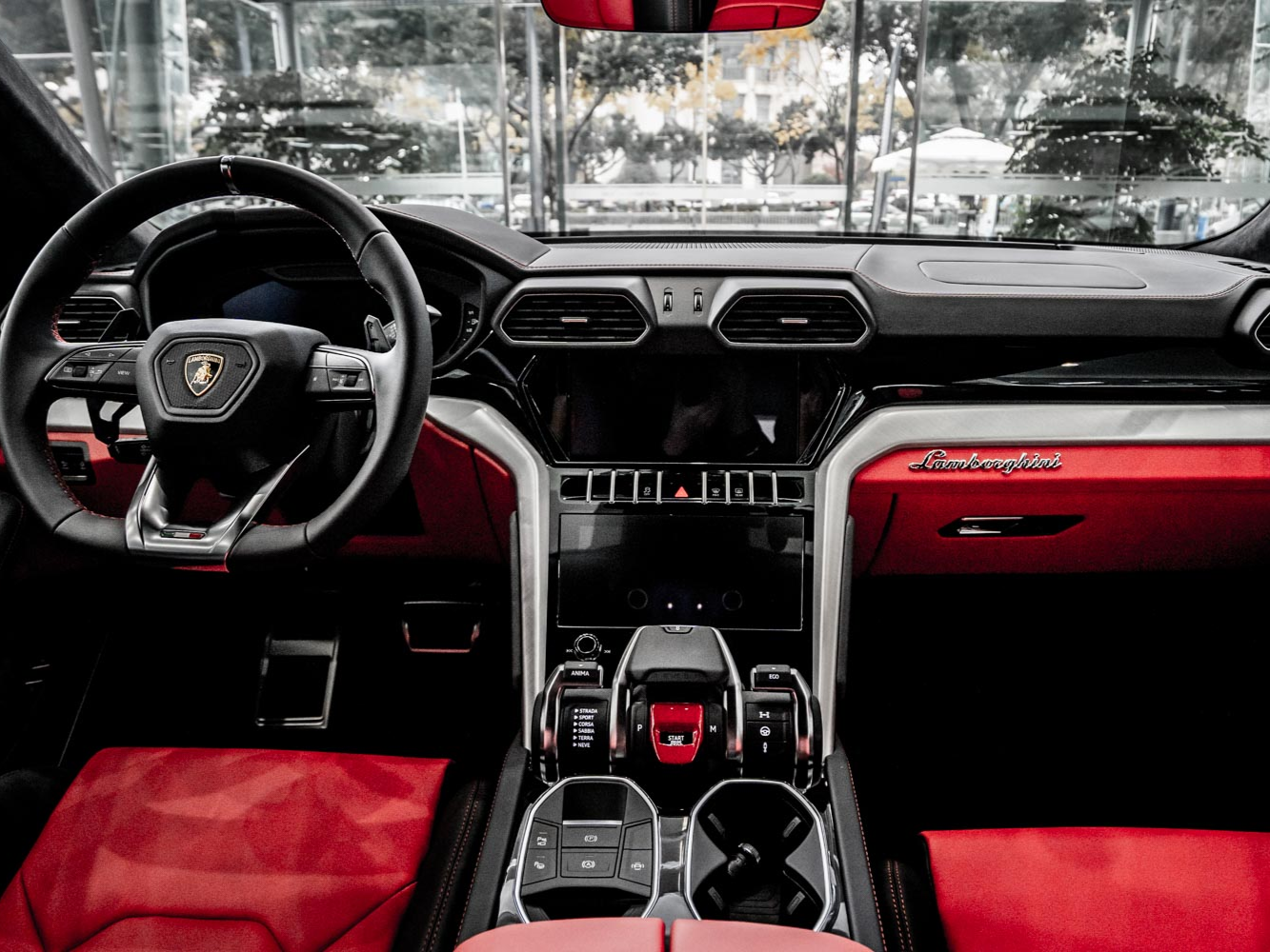 兰博基尼 Urus 黑色/红色 2021款 4.0T V8
