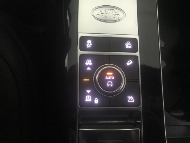二手路虎 揽胜 黑色/黑色 行政 2021款 3.0T P400 汽油 HSE 黑曜 加规版