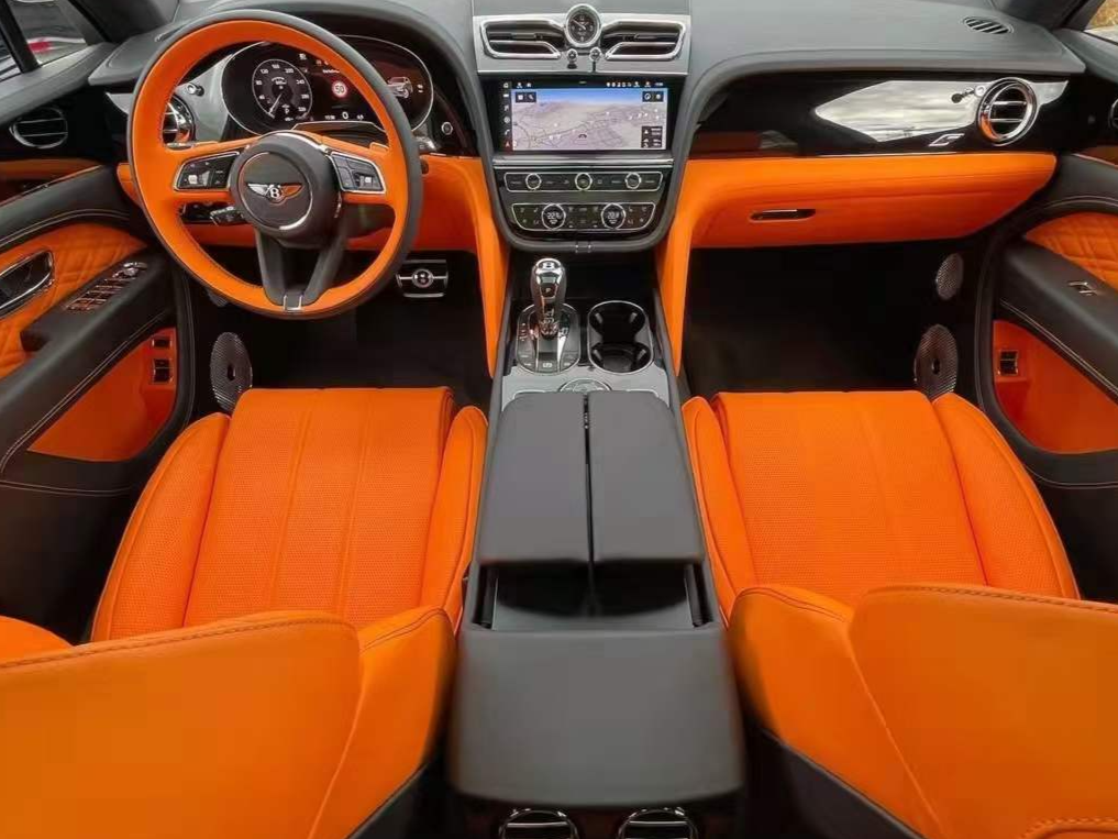 宾利 添越 黑色/橙色 2022款 4.0T V8S 欧规版