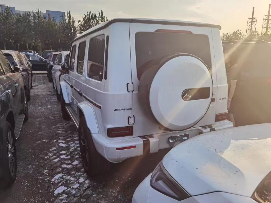 奔驰 奔驰G级AMG 白色/黑色 21款 G63 4.0T V8 美版