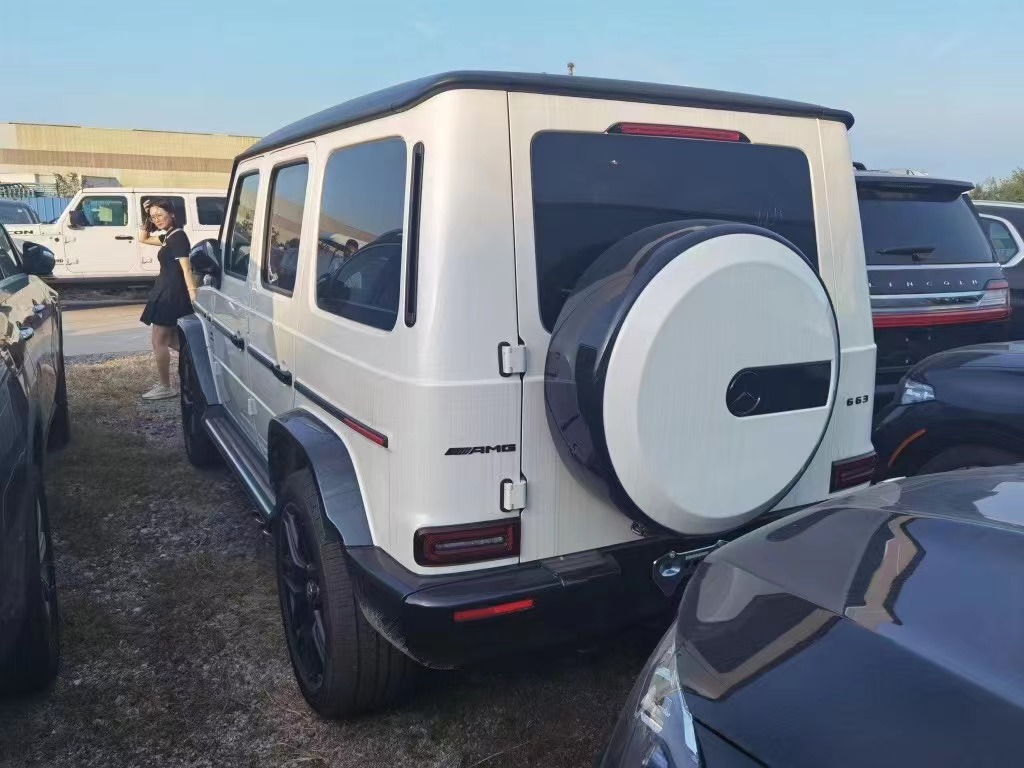 奔驰 奔驰G级AMG 白色/红色 21款 G63 4.0T V8 暗影之翼 美版