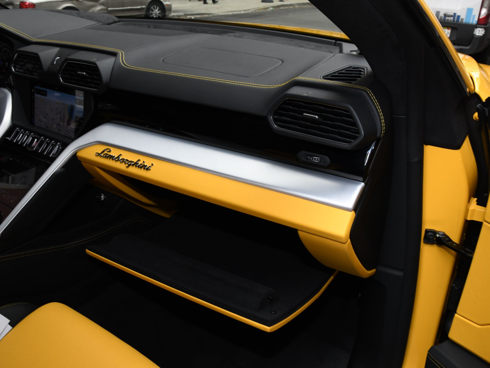 中规兰博基尼 Urus 黄色/黄黑 2021款 4.0T V8