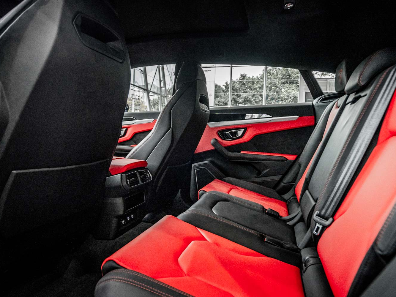 兰博基尼 Urus 黑/红黑 2022款 4.0T V8