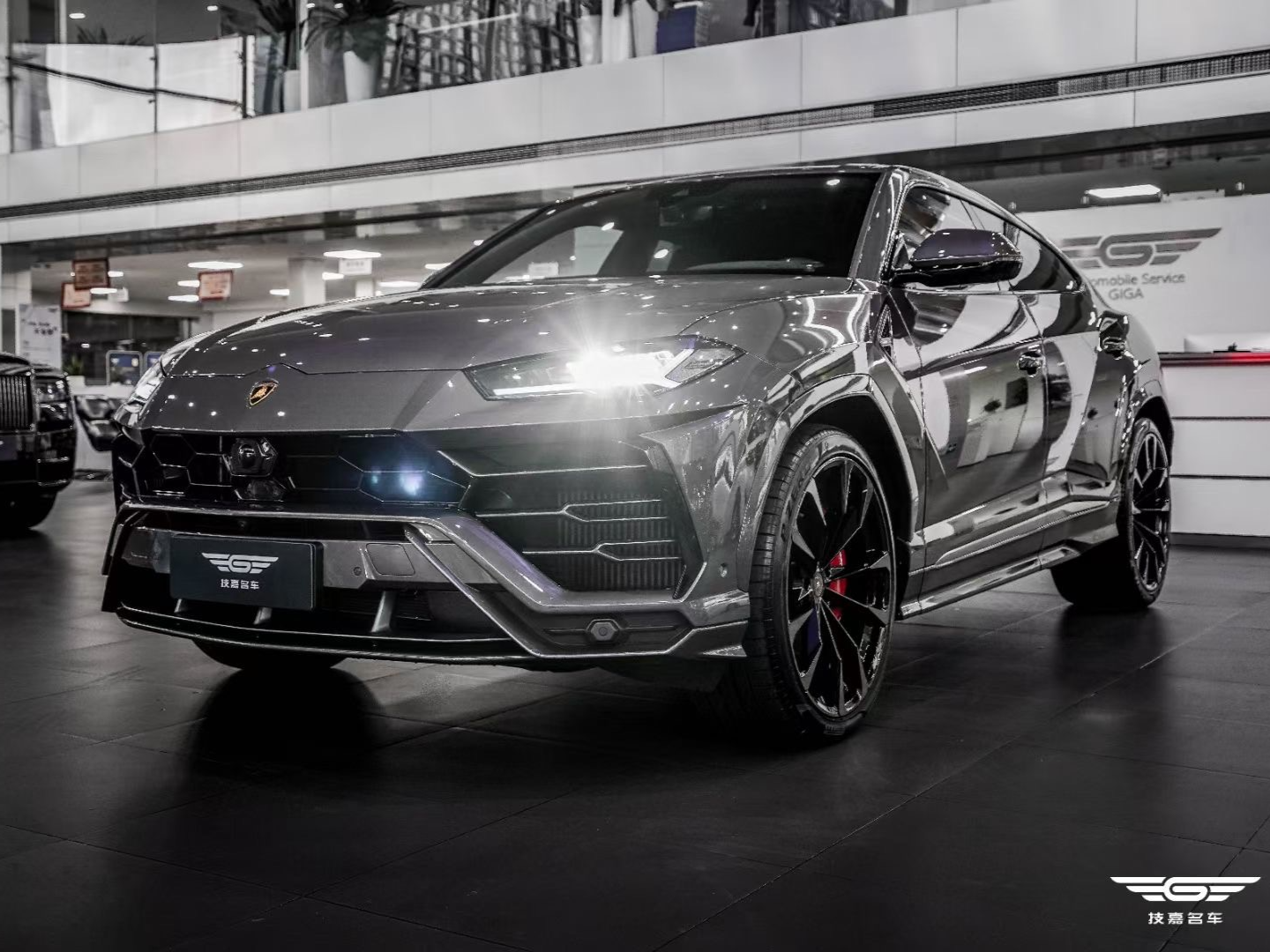 中规兰博基尼 Urus 灰色/红色 2022款 4.0T V8