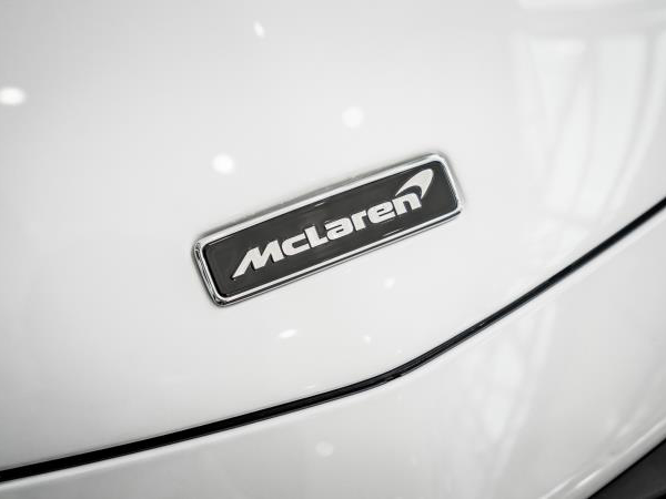 迈凯伦 GT 白色/红色 4.0T 2021款奢华版