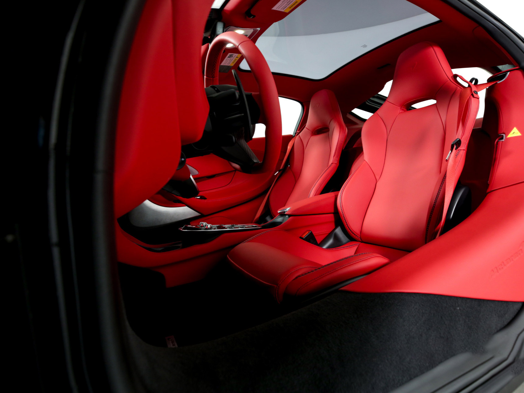 中规迈凯伦 GT 黑色/红色 4.0T 奢华版