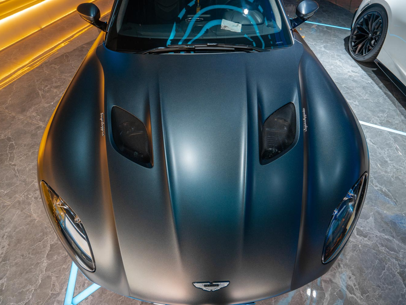 二手阿斯顿·马丁 DBS 绸缎疝气灰/黑色 2019款 DBS Superleggera V12 Coupe