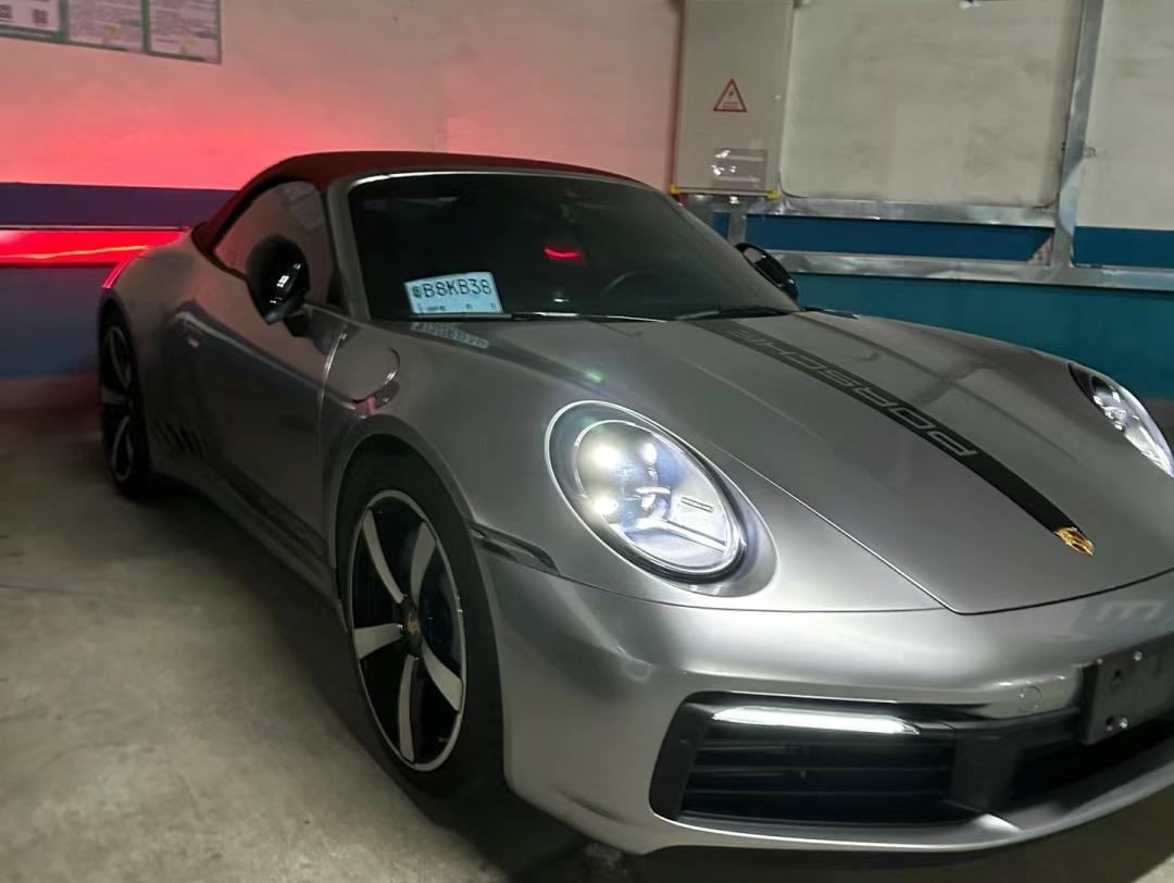 二手保时捷 911 银色/红色 Carrera Cabriolet 2022款 3.0T2022款 3.0T 中规版