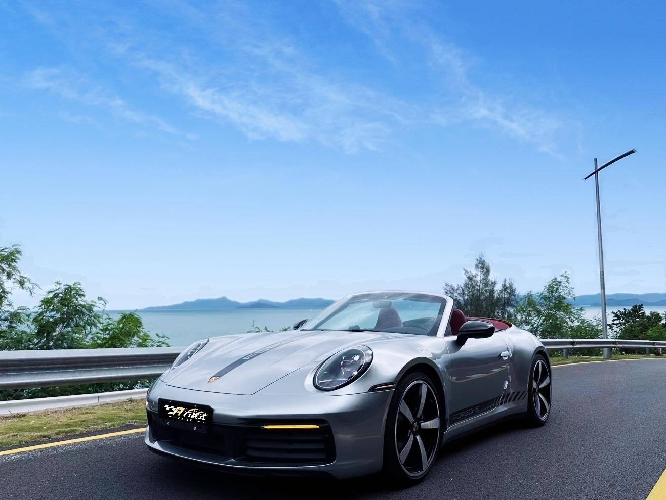 二手保时捷 911 银色/红色 Carrera Cabriolet 2022款 3.0T2022款 3.0T 中规版