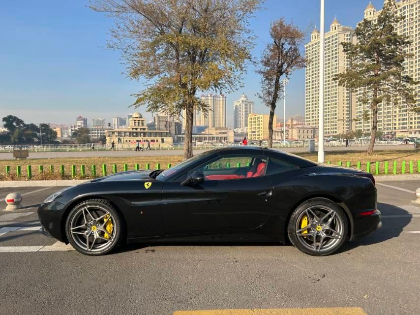二手法拉利 California T 黑色/红色 2015款 3.9T 标准型