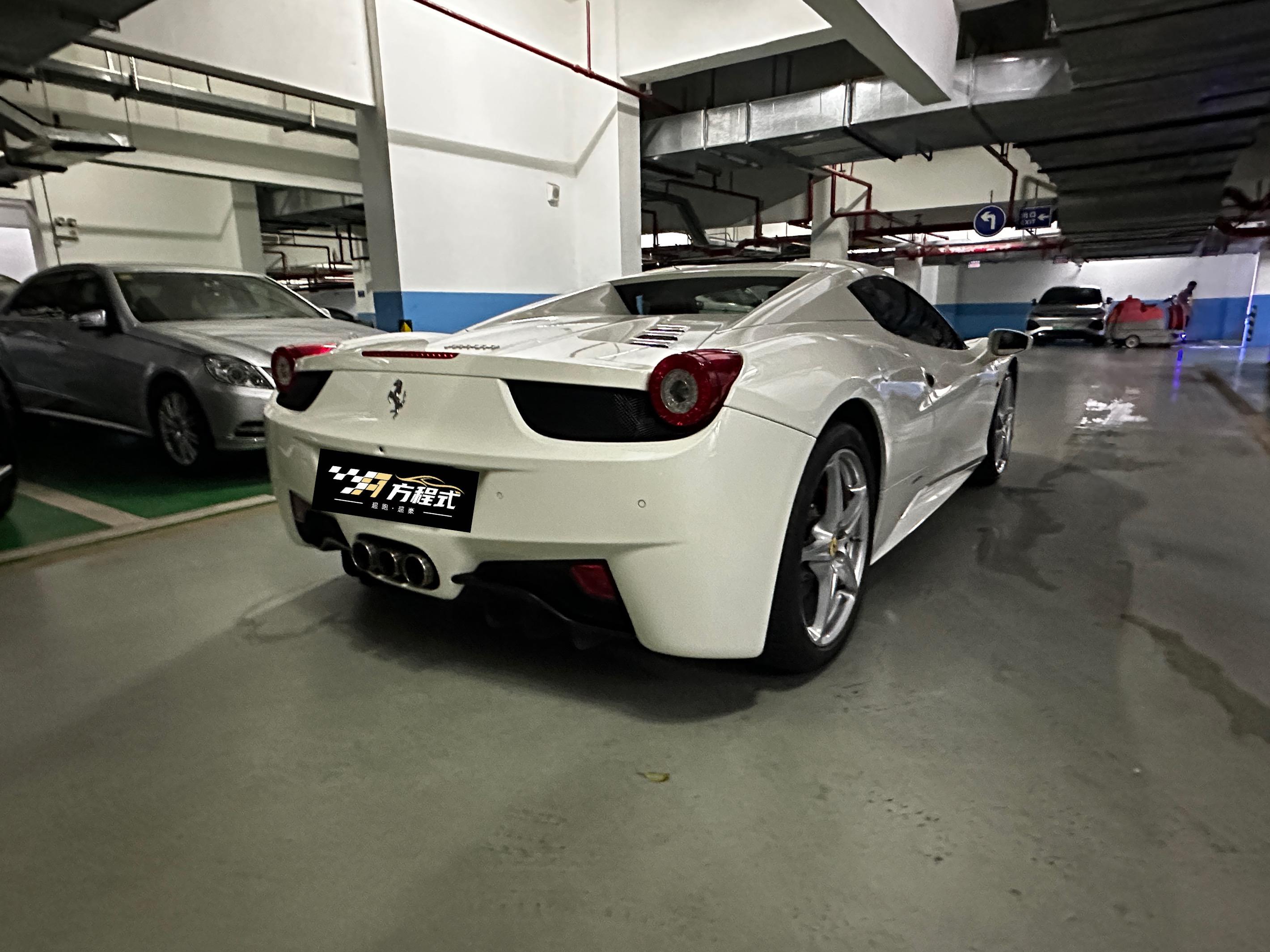 二手法拉利 458 白色/红色 2013款 4.5L Spider