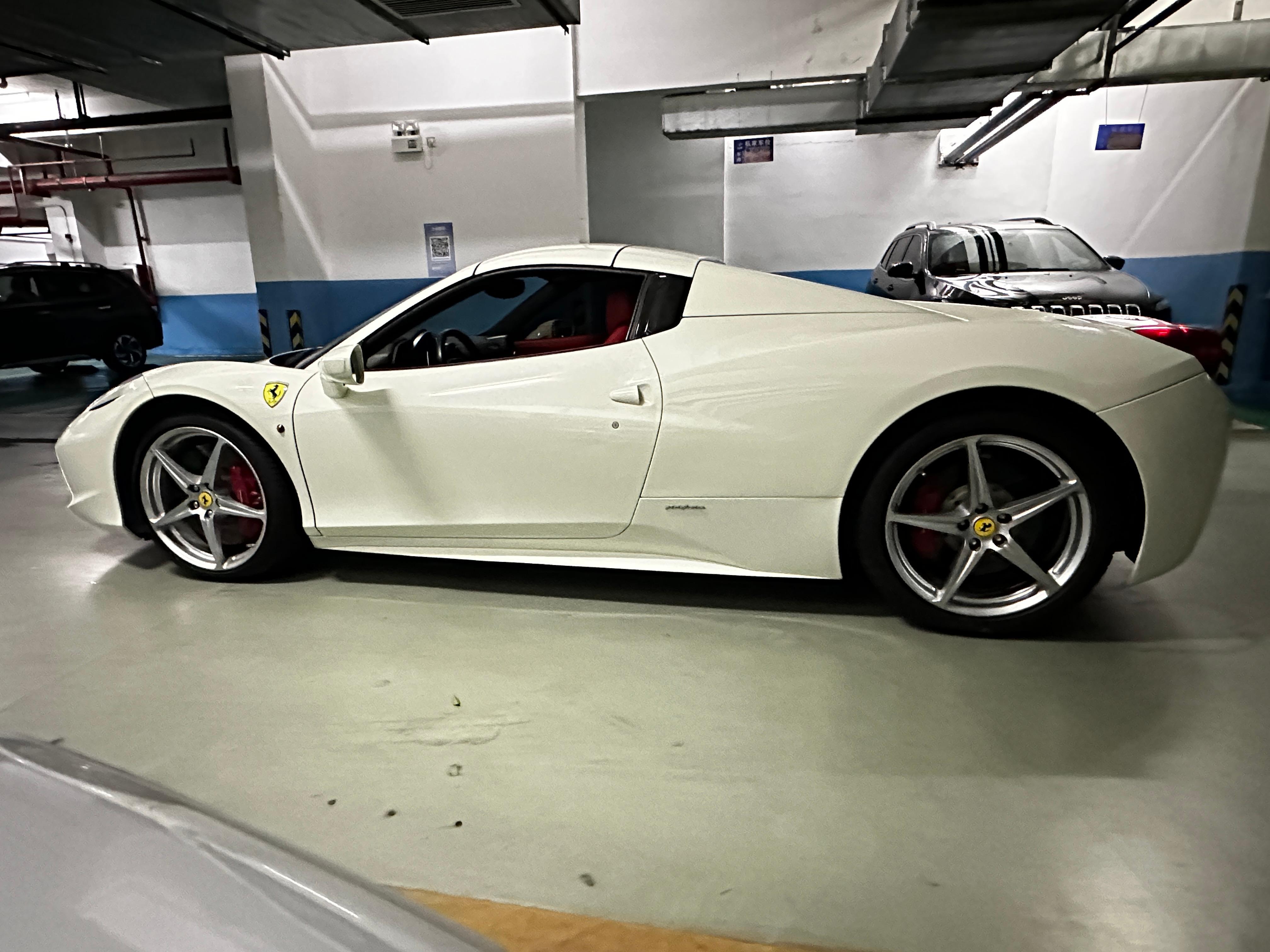 二手法拉利 458 白色/红色 2013款 4.5L Spider