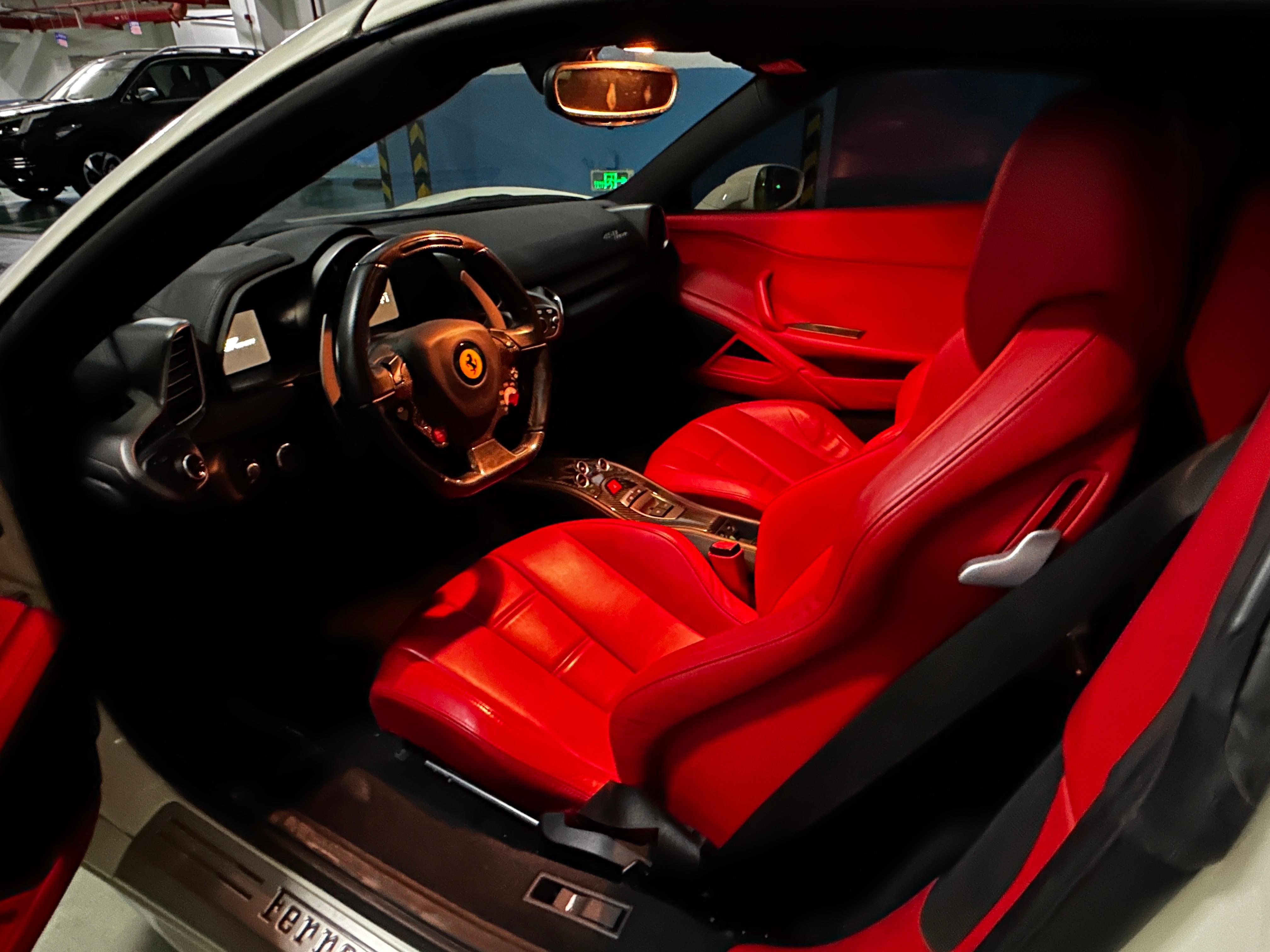 二手法拉利 458 白色/红色 2013款 4.5L Spider
