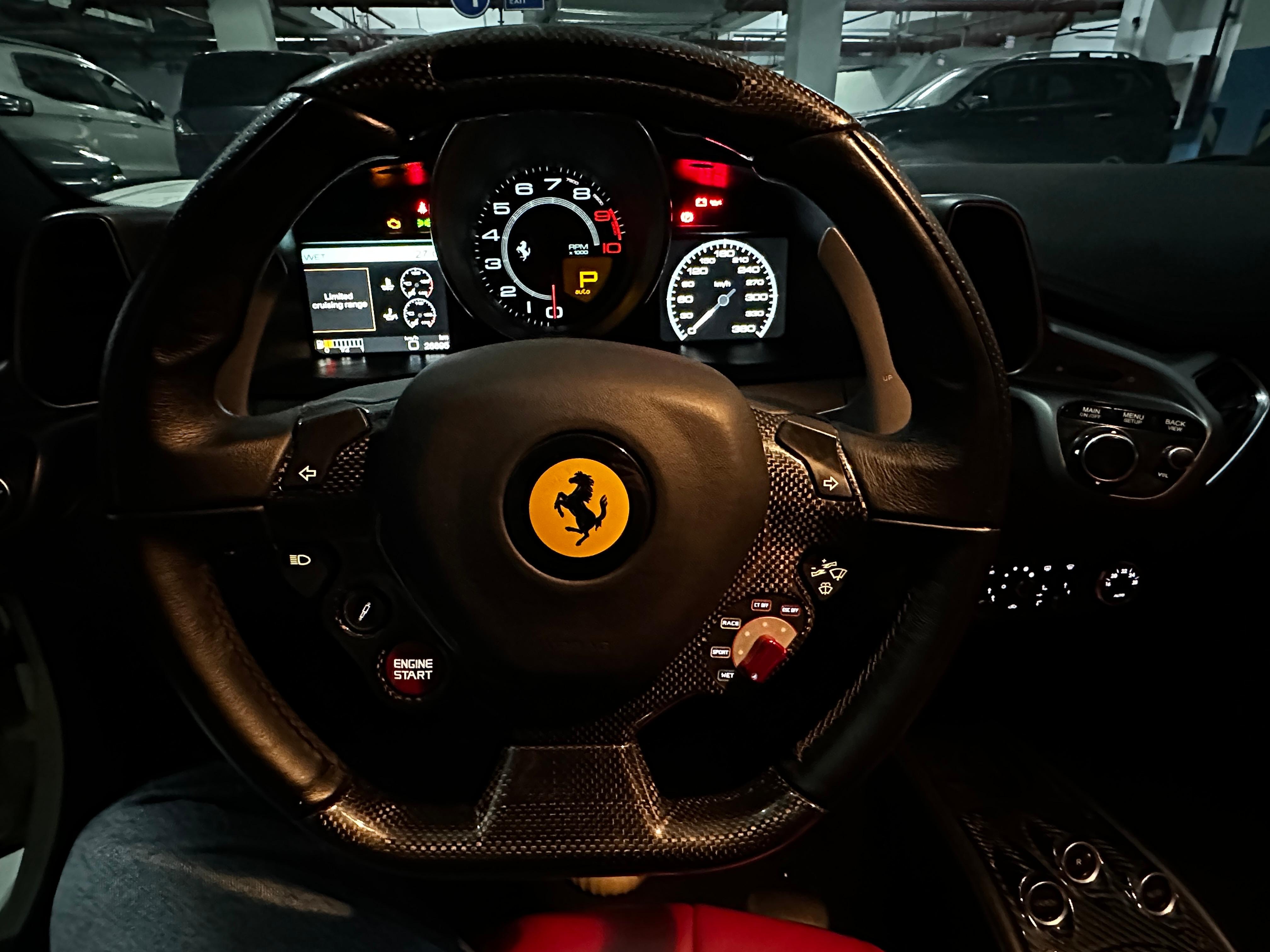 二手法拉利 458 白色/红色 2013款 4.5L Spider