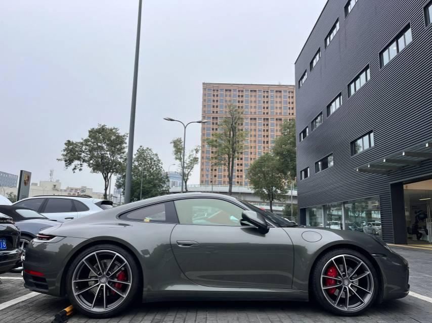 二手保时捷 911 砂金石绿/波尔多红 2020款 Carrera 3.0T