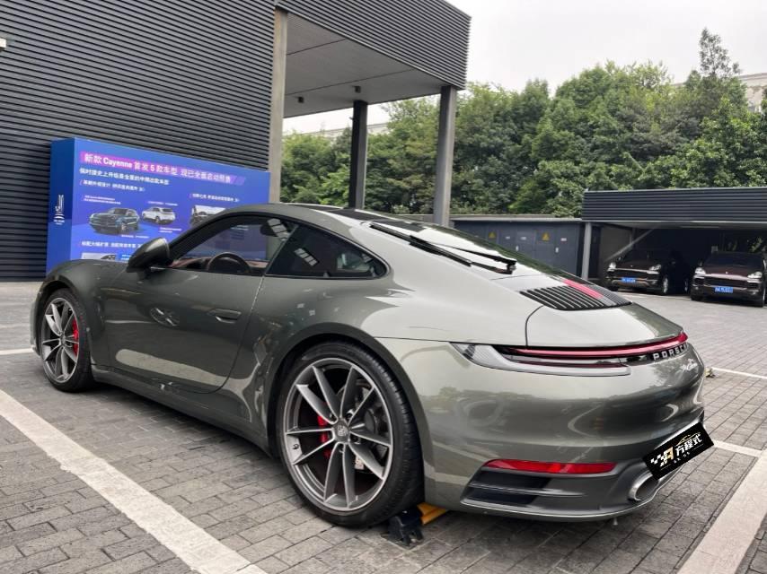二手保时捷 911 砂金石绿/波尔多红 2020款 Carrera 3.0T