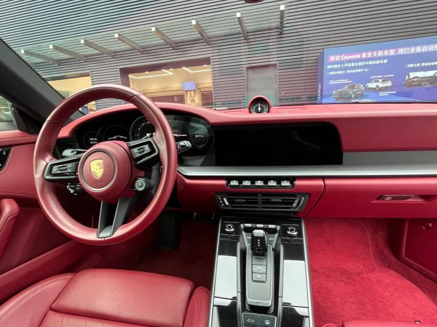 二手保时捷 911 砂金石绿/波尔多红 2020款 Carrera 3.0T