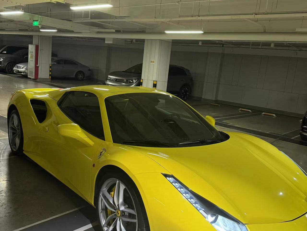 二手法拉利 488 黄色/黑色 2015款 488 Spider