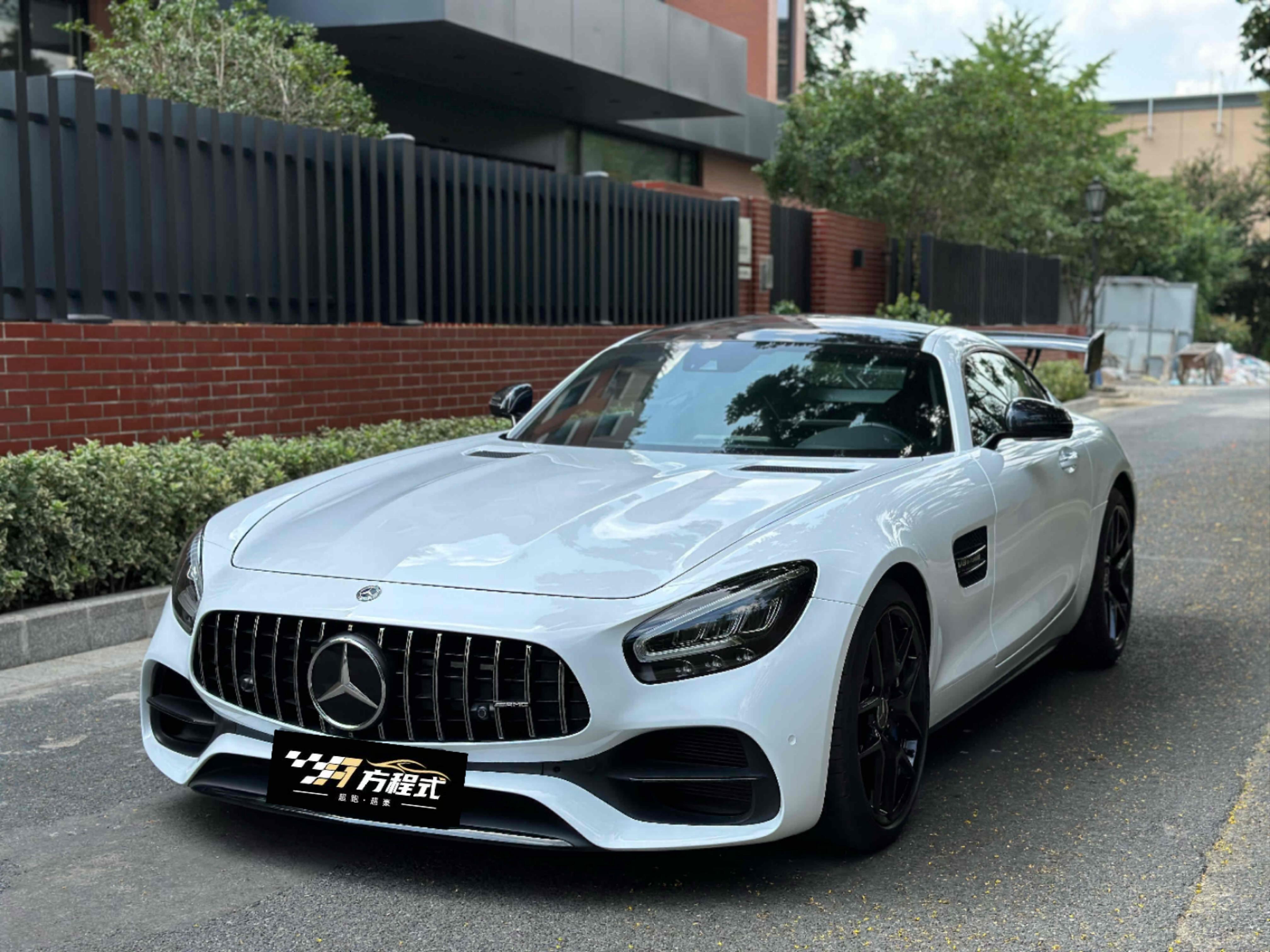 二手奔驰 AMG GT 银灰色/棕色 2019款