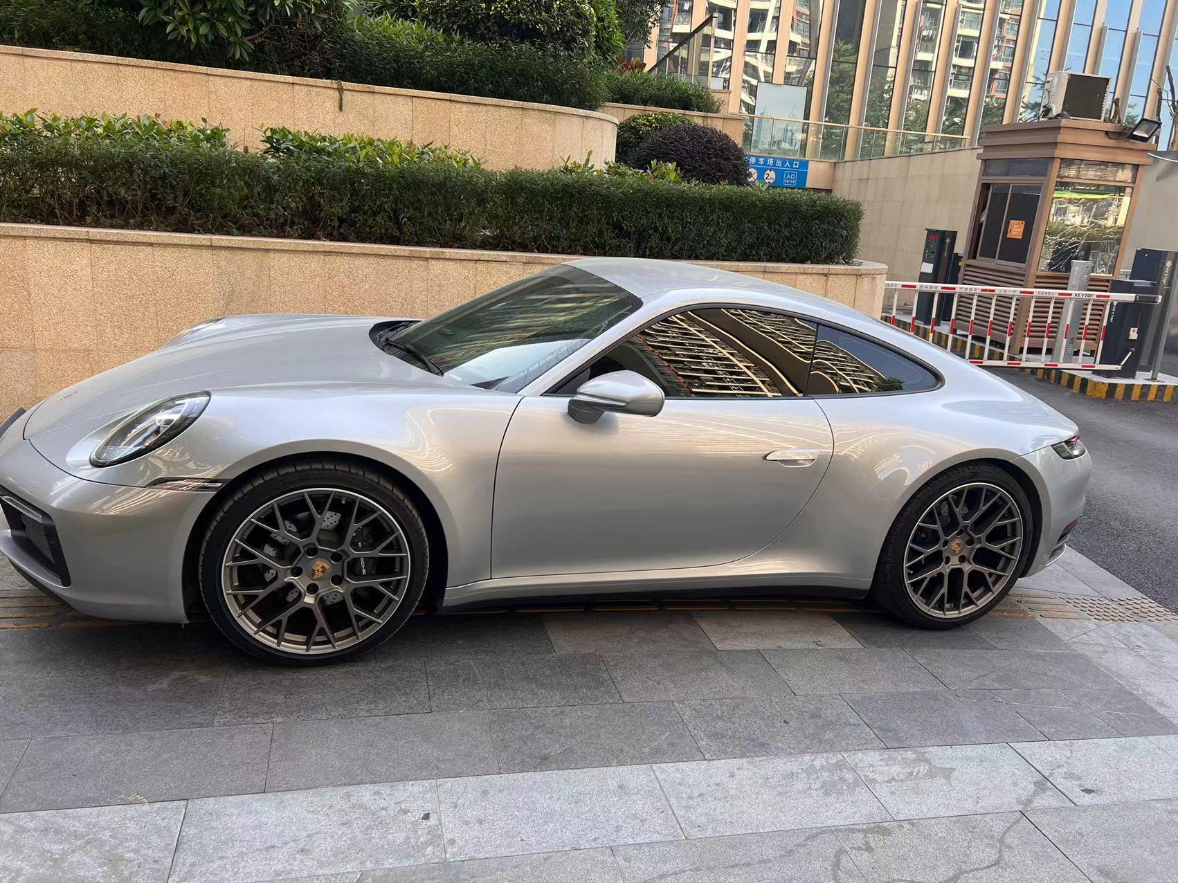 二手保时捷 911 银色/红色 2023款  Carrera 3.0T
