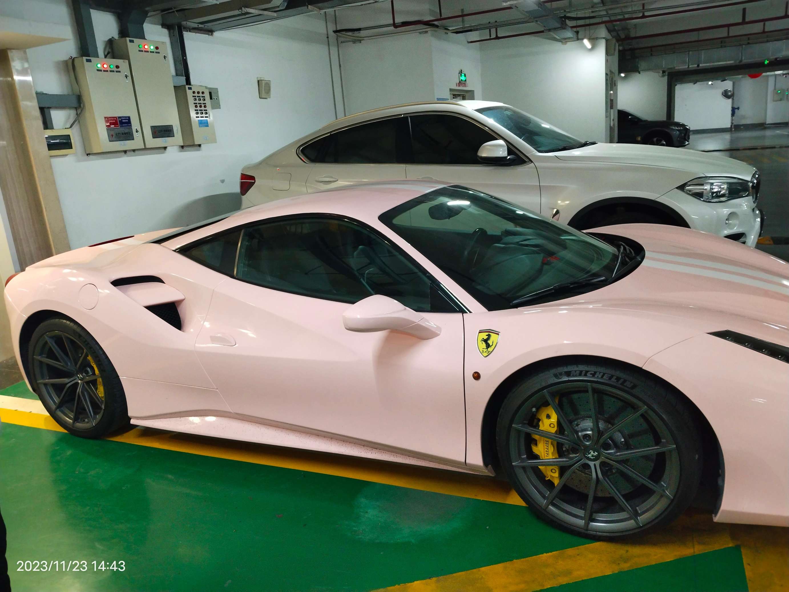 二手法拉利 488 粉色/黑色 2015款 488 GTB
