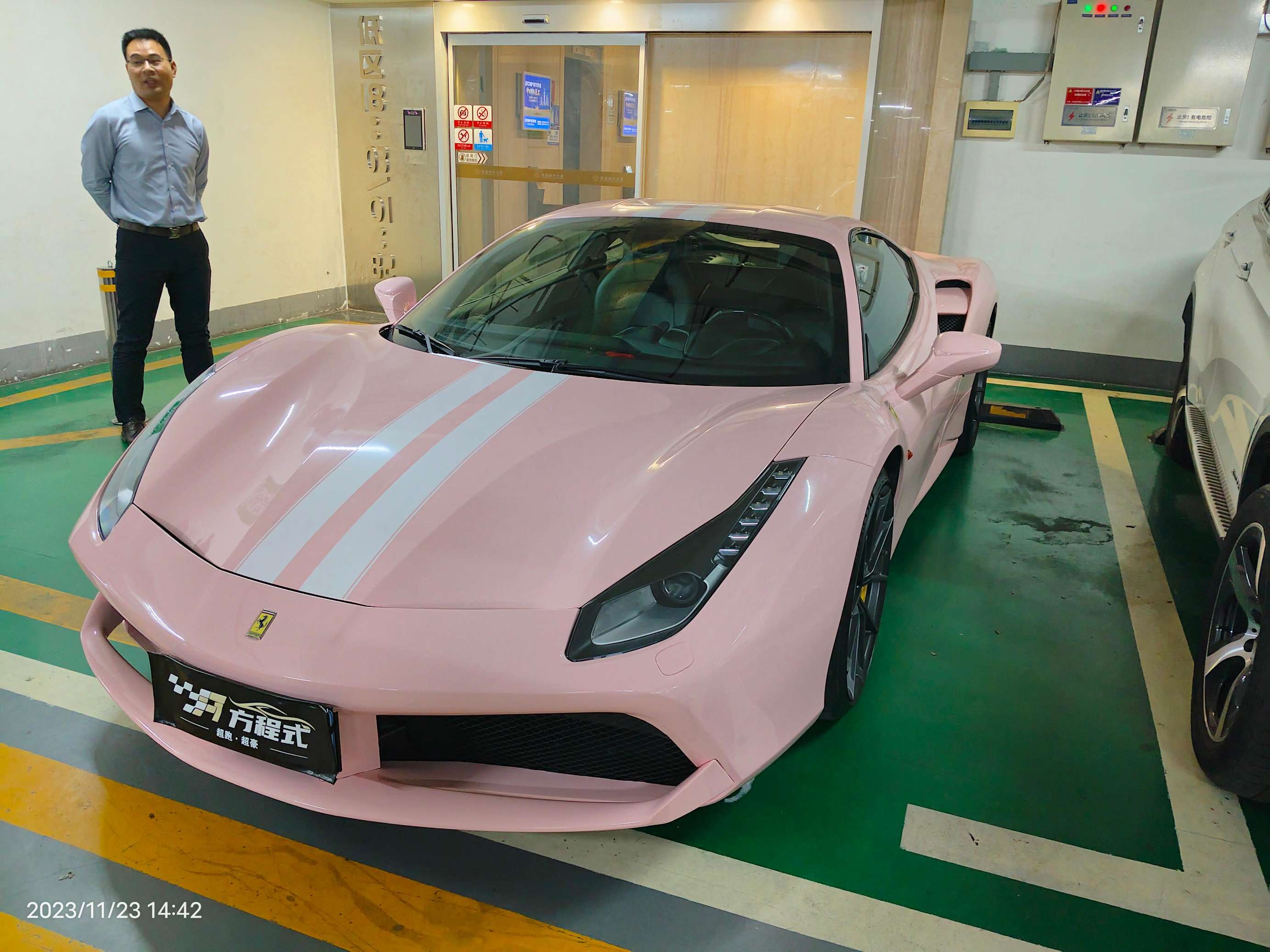 二手法拉利 488 粉色/黑色 2015款 488 GTB