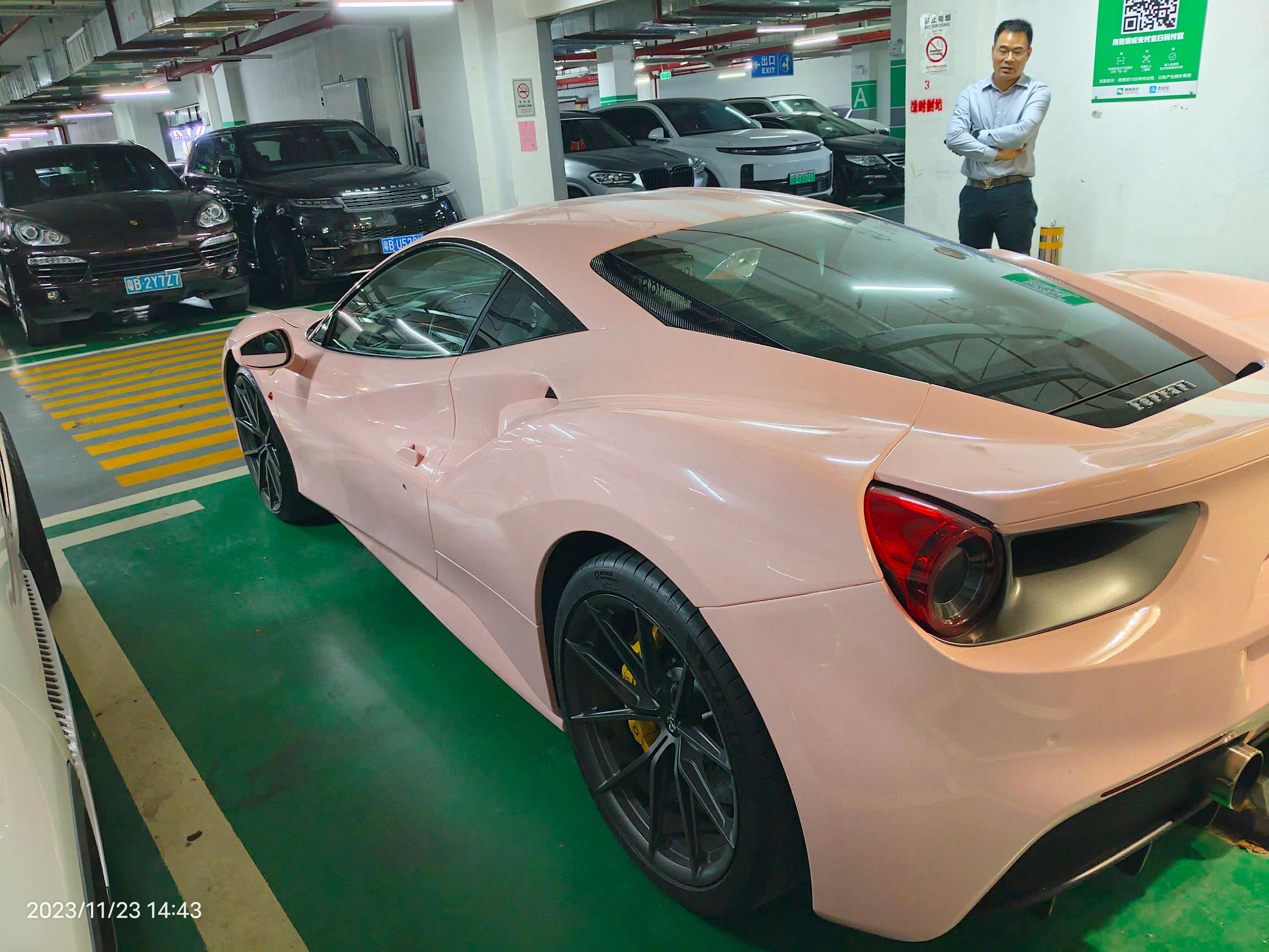 二手法拉利 488 粉色/黑色 2015款 488 GTB