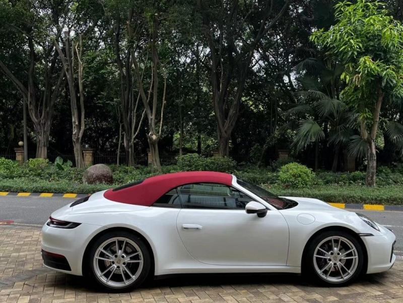 二手保时捷 911 白色/红色 4 Cabriolet 2021款 3.0T2021款 3.0T 中规版