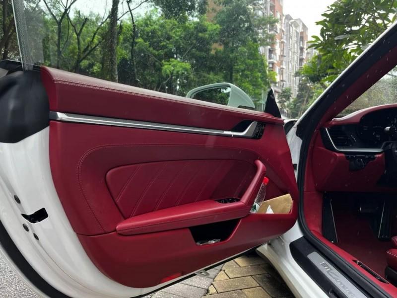 二手保时捷 911 白色/红色 4 Cabriolet 2021款 3.0T2021款 3.0T 中规版
